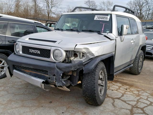 JTEBU11F470030632 - 2007 TOYOTA FJ CRUISER SILVER photo 2