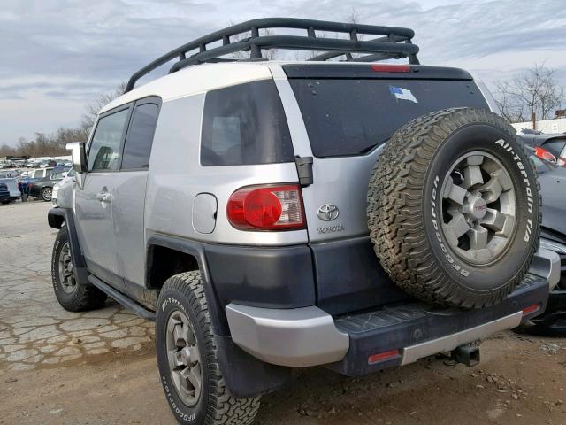 JTEBU11F470030632 - 2007 TOYOTA FJ CRUISER SILVER photo 3