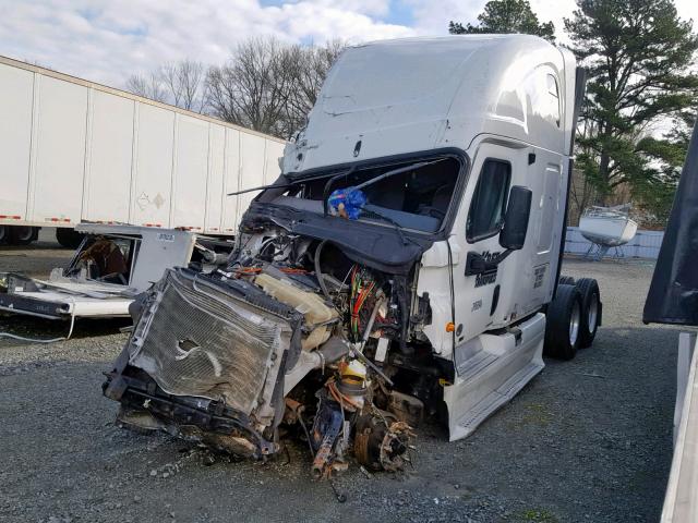 1FUJGLDR2BSAZ3813 - 2011 FREIGHTLINER CASCADIA 1 WHITE photo 2