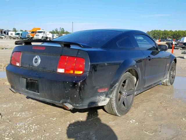 1ZVHT82H585146742 - 2008 FORD MUSTANG GT BLACK photo 4