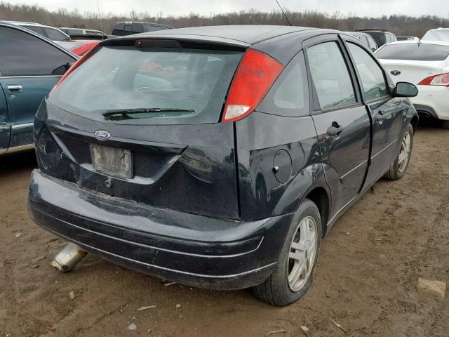 3FAFP37373R147871 - 2003 FORD FOCUS ZX5 BLACK photo 4