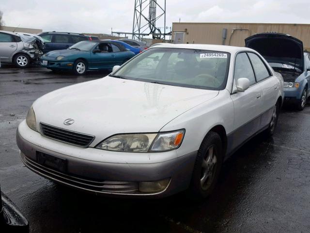 JT8BF28G3X5060967 - 1999 LEXUS ES 300 WHITE photo 2