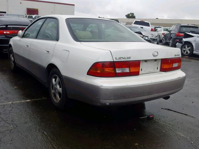 JT8BF28G3X5060967 - 1999 LEXUS ES 300 WHITE photo 3