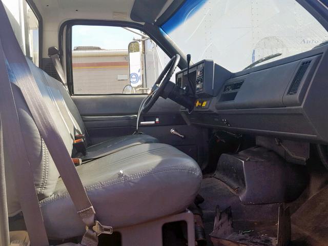 1GBJ7H1D6XJ104176 - 1999 CHEVROLET C-SERIES C WHITE photo 5