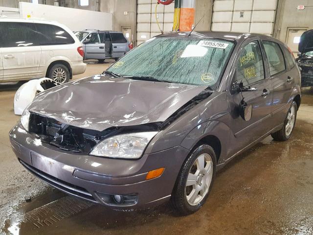 1FAHP37N97W222597 - 2007 FORD FOCUS ZX5 GRAY photo 2