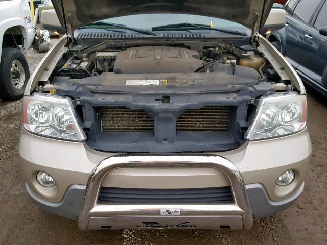 5LMFU28R84LJ08229 - 2004 LINCOLN NAVIGATOR Бежевый фото 7