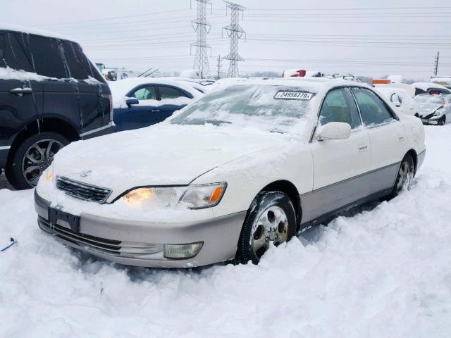 JT8BF28GXX0221036 - 1999 LEXUS ES 300 WHITE photo 2