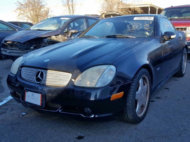 WDBKK65F51F225773 - 2001 MERCEDES-BENZ SLK 320 BLACK photo 2