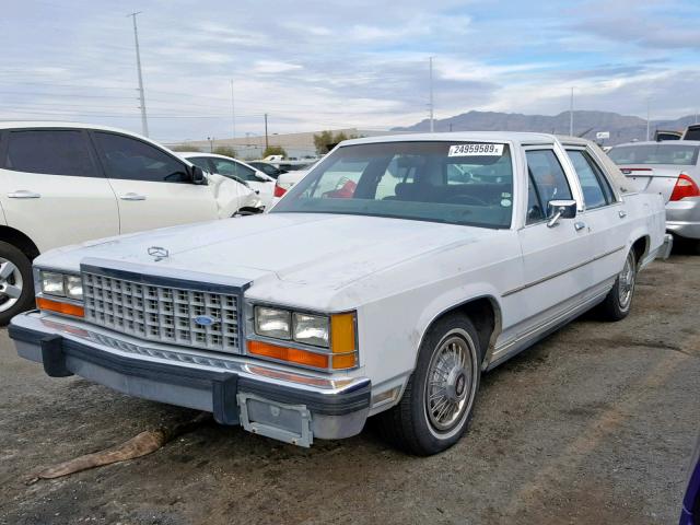 2FABP43F6GX216898 - 1986 FORD CROWN VIC WHITE photo 2