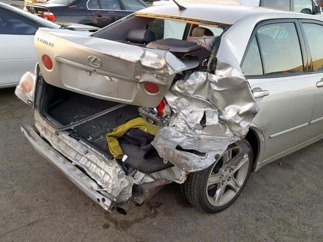 JTHBD192720060687 - 2002 LEXUS IS 300 SILVER photo 9