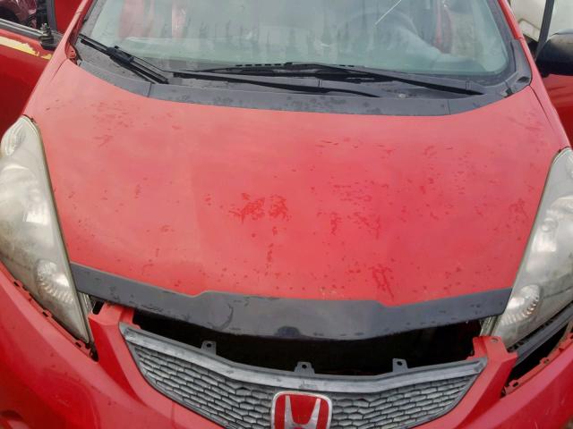 JHMGE8H25AC038147 - 2010 HONDA FIT RED photo 7