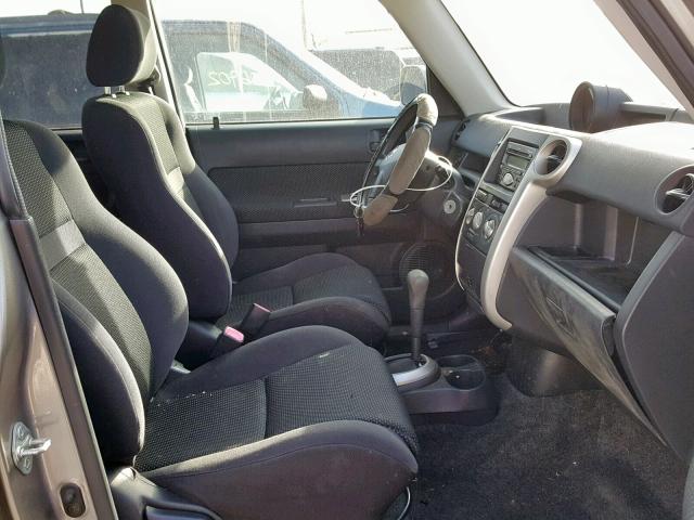 JTLKT324740147055 - 2004 TOYOTA SCION XB SILVER photo 5