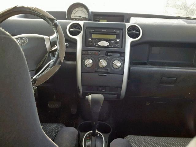 JTLKT324740147055 - 2004 TOYOTA SCION XB SILVER photo 9