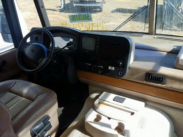 1FCNF53S2Y0A11818 - 2000 FORD F550 SUPER WHITE photo 5