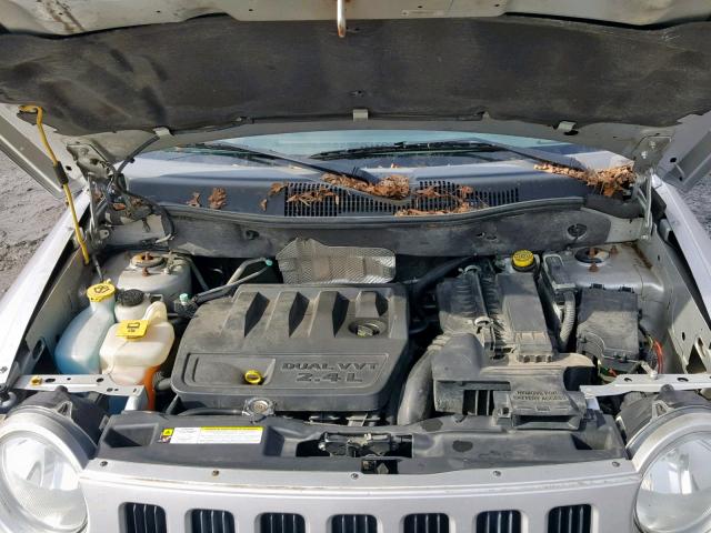 1J4NF4FB8AD553326 - 2010 JEEP COMPASS SP ვერცხლისფერი ფოტო 7