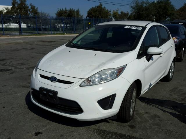 3FADP4EJ1CM217814 - 2012 FORD FIESTA SE WHITE photo 2