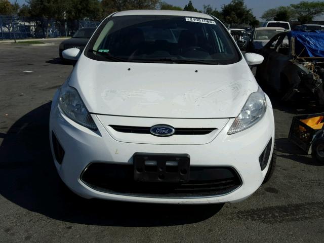 3FADP4EJ1CM217814 - 2012 FORD FIESTA SE WHITE photo 9