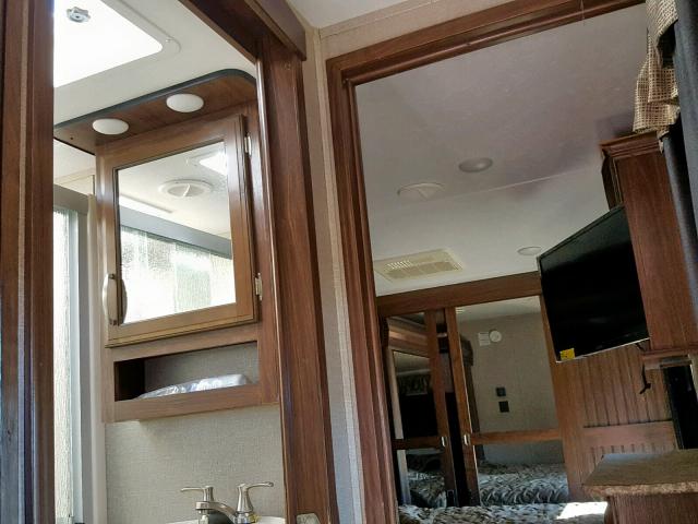 4YDF35823HA740598 - 2017 KEYSTONE MONTANA TWO TONE photo 5