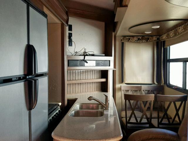 4YDF35823HA740598 - 2017 KEYSTONE MONTANA TWO TONE photo 6