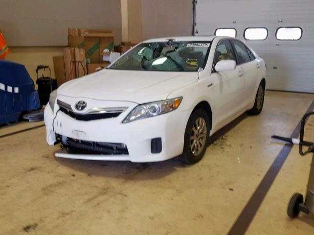 4T1BB3EK5BU137621 - 2011 TOYOTA CAMRY HYBR WHITE photo 2