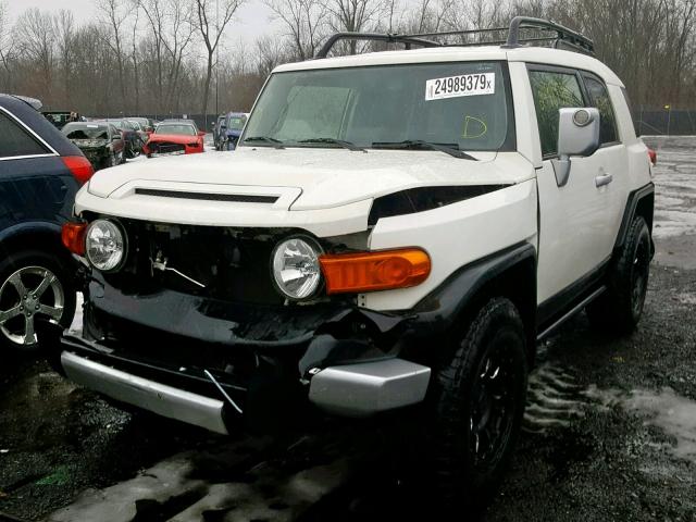 JTEBU4BF2CK146409 - 2012 TOYOTA FJ CRUISER WHITE photo 2