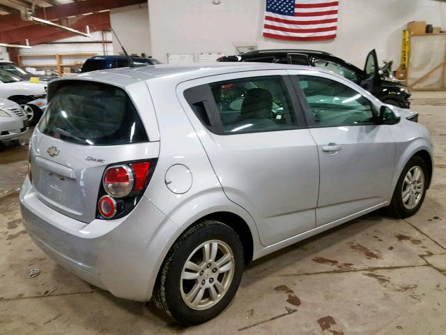1G1JA6SH2C4148521 - 2012 CHEVROLET SONIC LS 银色 照片 4