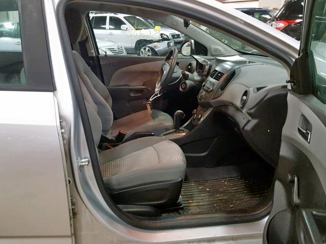 1G1JA6SH2C4148521 - 2012 CHEVROLET SONIC LS 银色 照片 5