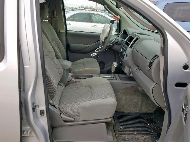 1N6AD0EVXAC435800 - 2010 NISSAN FRONTIER C SILVER photo 5