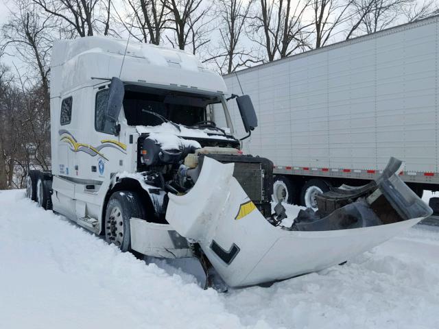 4V4NC9EH3DN565484 - 2013 VOLVO VN VNL WHITE photo 1