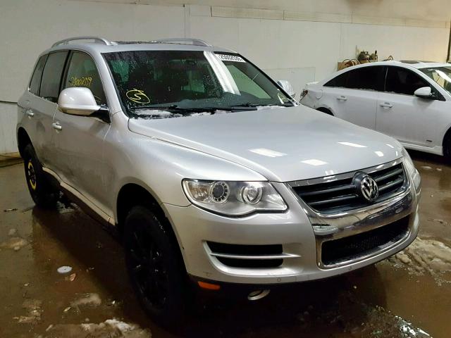 WVGFK7A95AD002732 - 2010 VOLKSWAGEN TOUAREG TD SILVER photo 1