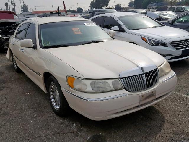 1LNFM83W0WY674099 - 1998 LINCOLN TOWN CAR C CREAM photo 1