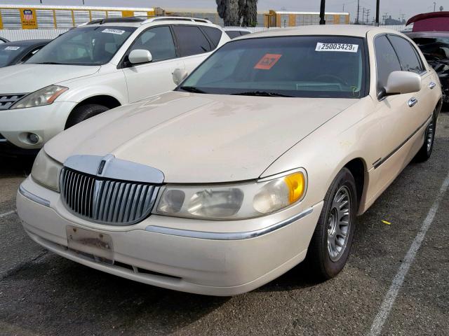 1LNFM83W0WY674099 - 1998 LINCOLN TOWN CAR C CREAM photo 2