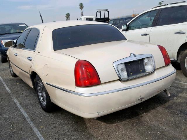 1LNFM83W0WY674099 - 1998 LINCOLN TOWN CAR C CREAM photo 3