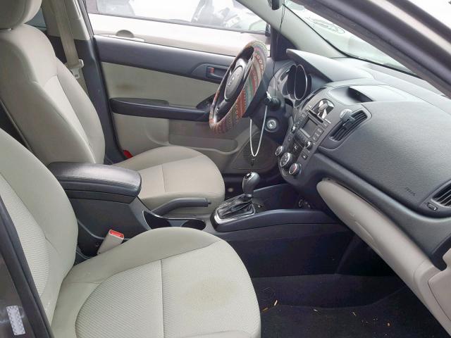 KNAFU5A23B5402173 - 2011 KIA FORTE EX GRAY photo 5