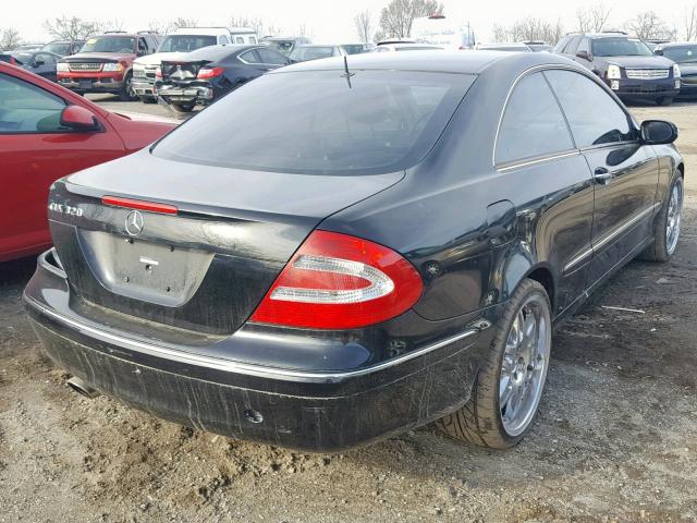 WDBTJ65J95F148018 - 2005 MERCEDES-BENZ CLK 320C BLACK photo 4