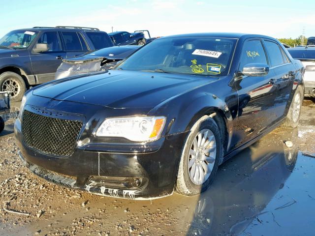 2C3CA6CT3BH594640 - 2011 CHRYSLER 300C BLACK photo 2