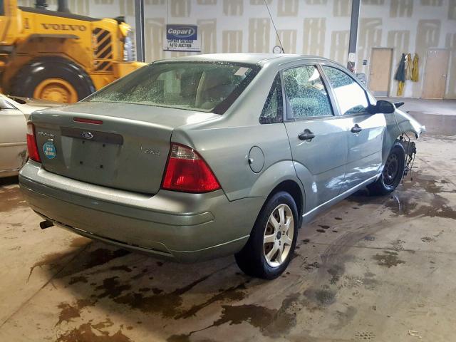 1FAFP34N15W241069 - 2005 FORD FOCUS ZX4 GREEN photo 4