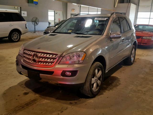 4JGBB75E96A003140 - 2006 MERCEDES-BENZ ML 500 SILVER photo 2