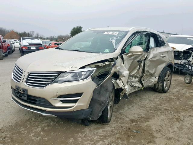 5LMCJ1C93HUL33767 - 2017 LINCOLN MKC PREMIE GOLD photo 2