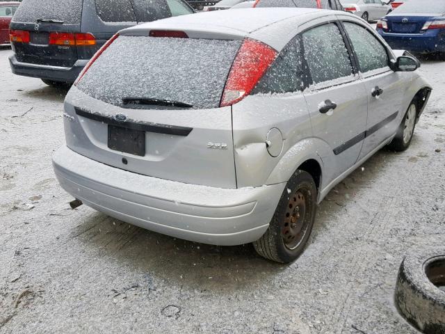 1FAHP37N96W100076 - 2006 FORD FOCUS ZX5 SILVER photo 4