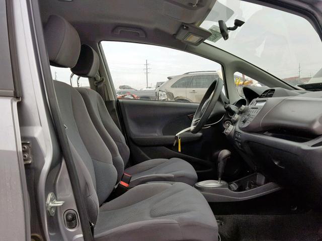 JHMGE8H21AC034869 - 2010 HONDA FIT GRAY photo 5