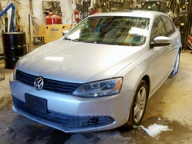 3VW3L7AJ8BM045141 - 2011 VOLKSWAGEN JETTA TDI SILVER photo 2