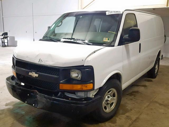 1GCFG15X241102904 - 2004 CHEVROLET EXPRESS G1 WHITE photo 2