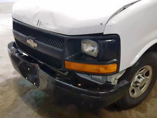 1GCFG15X241102904 - 2004 CHEVROLET EXPRESS G1 WHITE photo 9