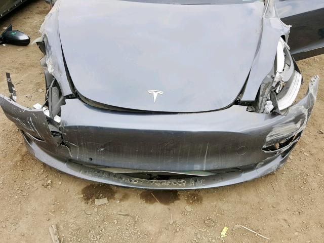 5YJ3E1EAXJF009572 - 2018 TESLA MODEL 3 GRAY photo 7