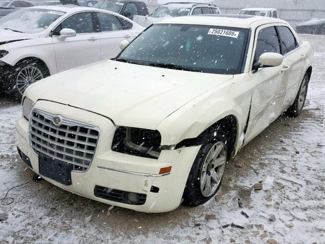 2C3KA53G27H884738 - 2007 CHRYSLER 300 TOURIN CREAM photo 2