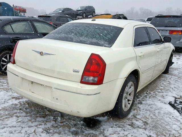 2C3KA53G27H884738 - 2007 CHRYSLER 300 TOURIN CREAM photo 4