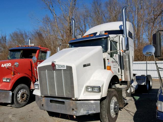 1XKDDU9X07J198679 - 2007 KENWORTH CONSTRUCTI WHITE photo 2