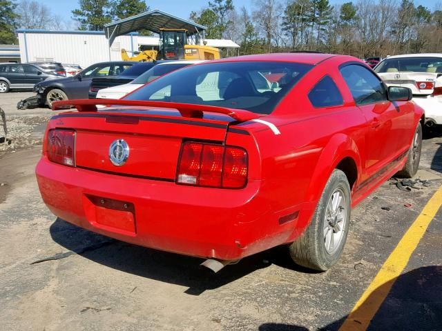 1ZVFT80N375254081 - 2007 FORD MUSTANG RED photo 4