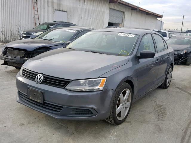 3VW2K7AJ5CM308623 - 2012 VOLKSWAGEN JETTA BASE 灰色 照片 2